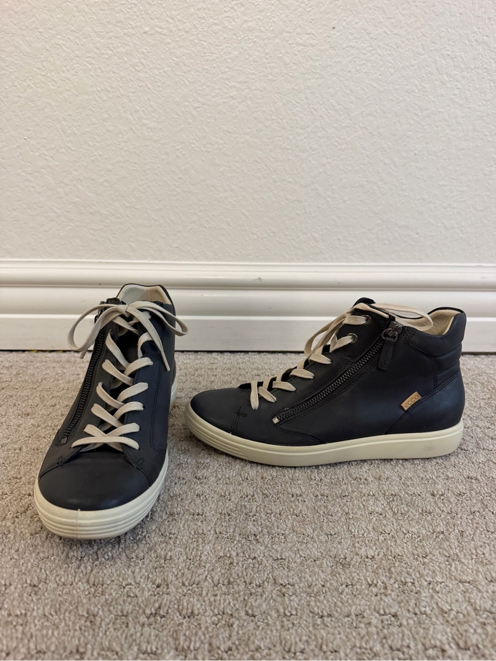 ECCO Navy Blue Soft 7 Leather High Top Side-Zip Fashion Sneakers Size 39 / 8.5